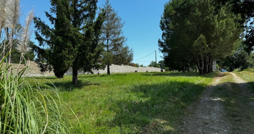 à vendre Terrain constructible Ayguesvives