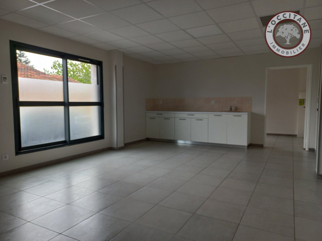 location Bureau L'isle-jourdain - Photo 1