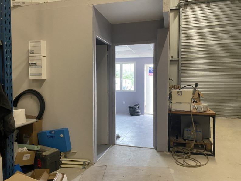location Ateliers et bureaux L'isle-jourdain - Photo 3