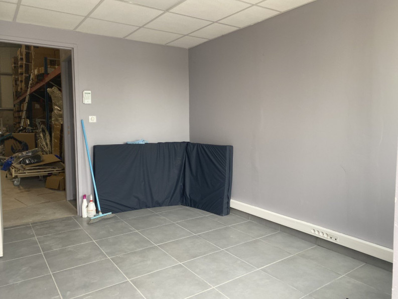 location Ateliers et bureaux L'isle-jourdain - Photo 5