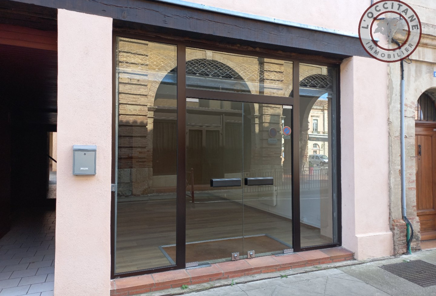 location Local commercial L'isle-jourdain - Photo 2