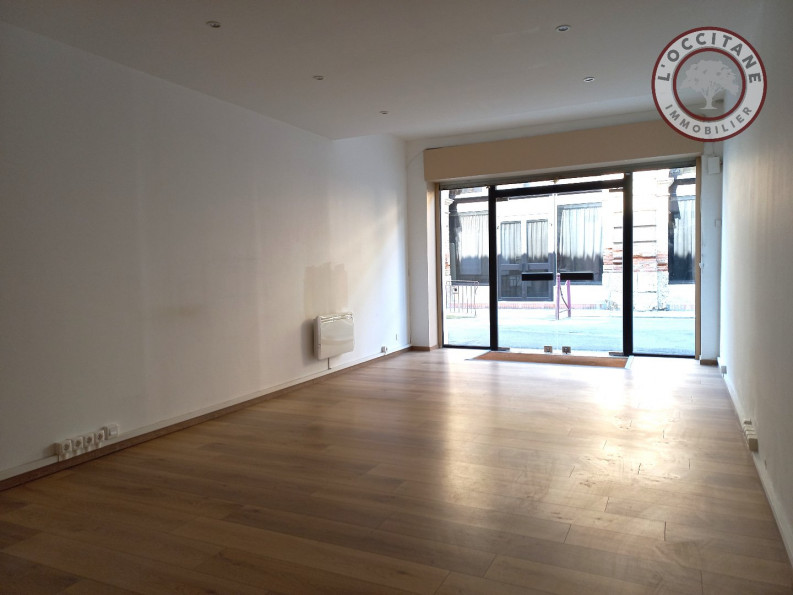 location Local commercial L'isle-jourdain - Photo 4