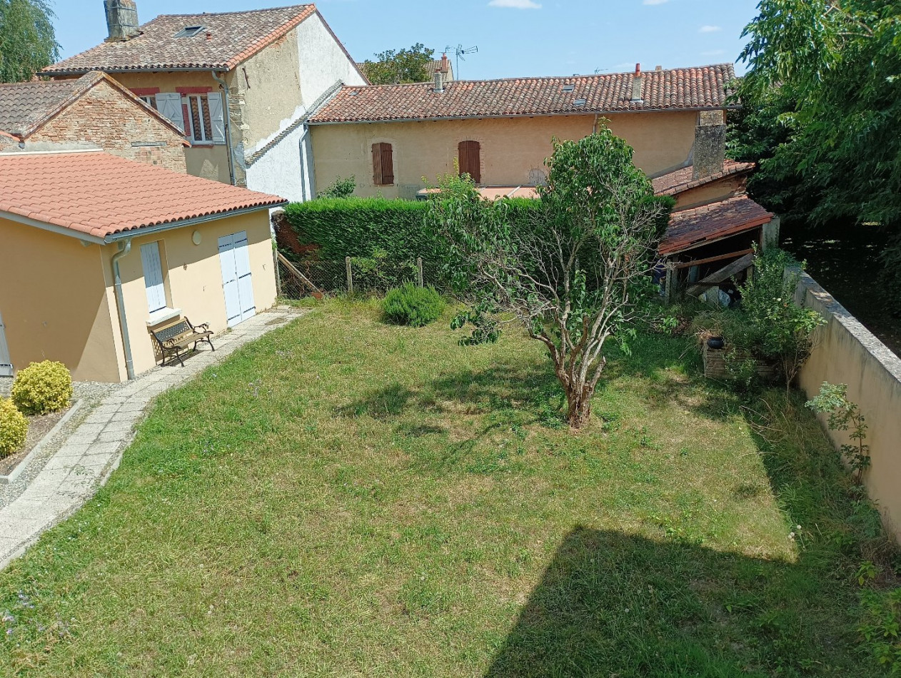 location Appartement L'isle-jourdain - Photo 3