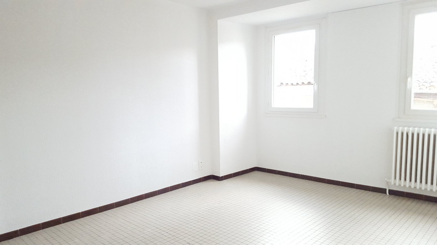 location Appartement L'isle-jourdain - Photo 3