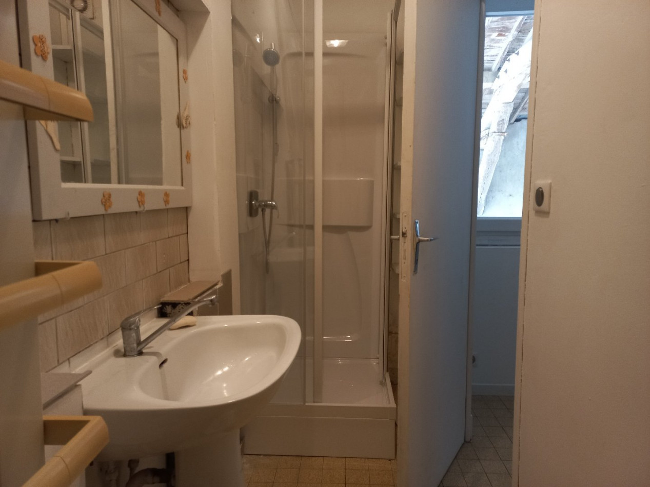 location Appartement L'isle-jourdain - Photo 5