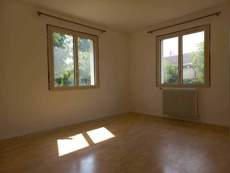 location Maison L'isle-jourdain - Photo 3