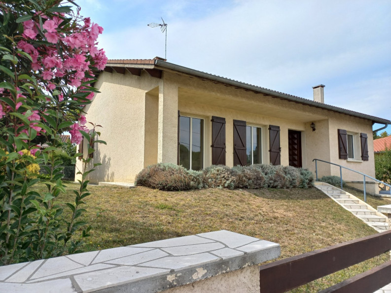 location Maison L'isle-jourdain - Photo 1