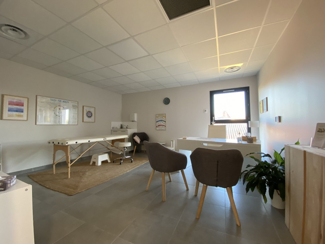 location Bureau L'isle-jourdain - Photo 1