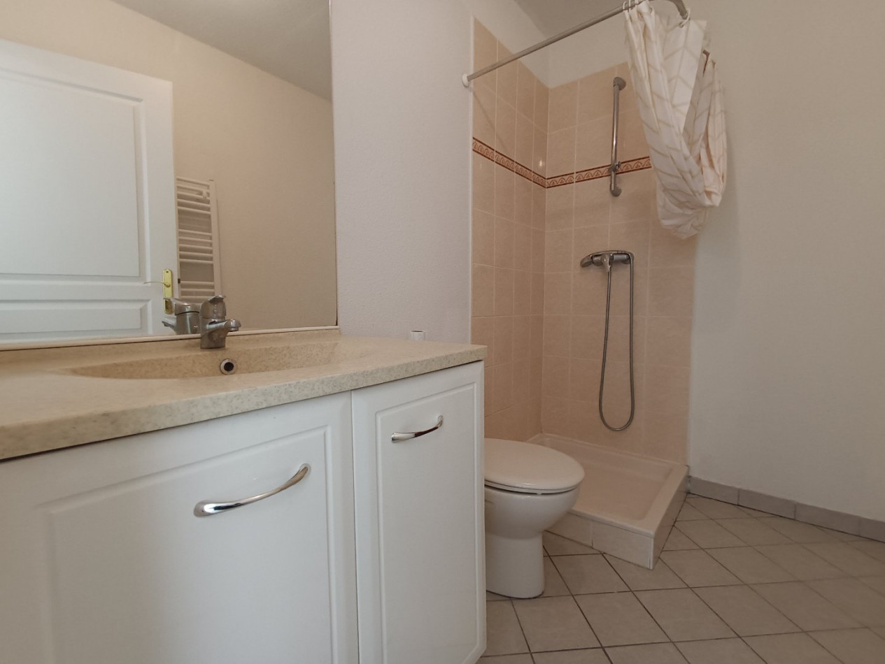 location Appartement en résidence L'isle-jourdain - Photo 6