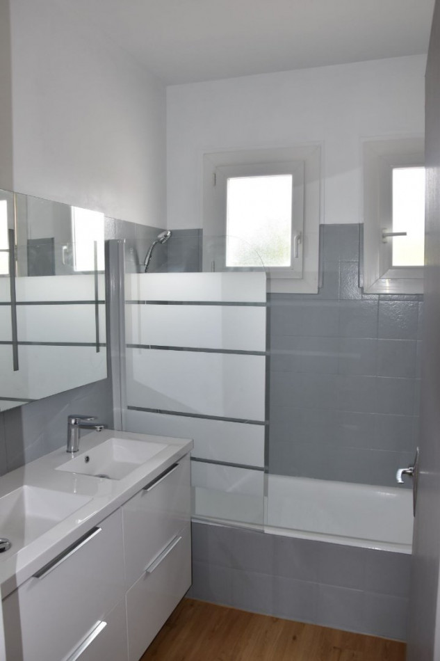 location Appartement rénové L'isle-jourdain - Photo 4