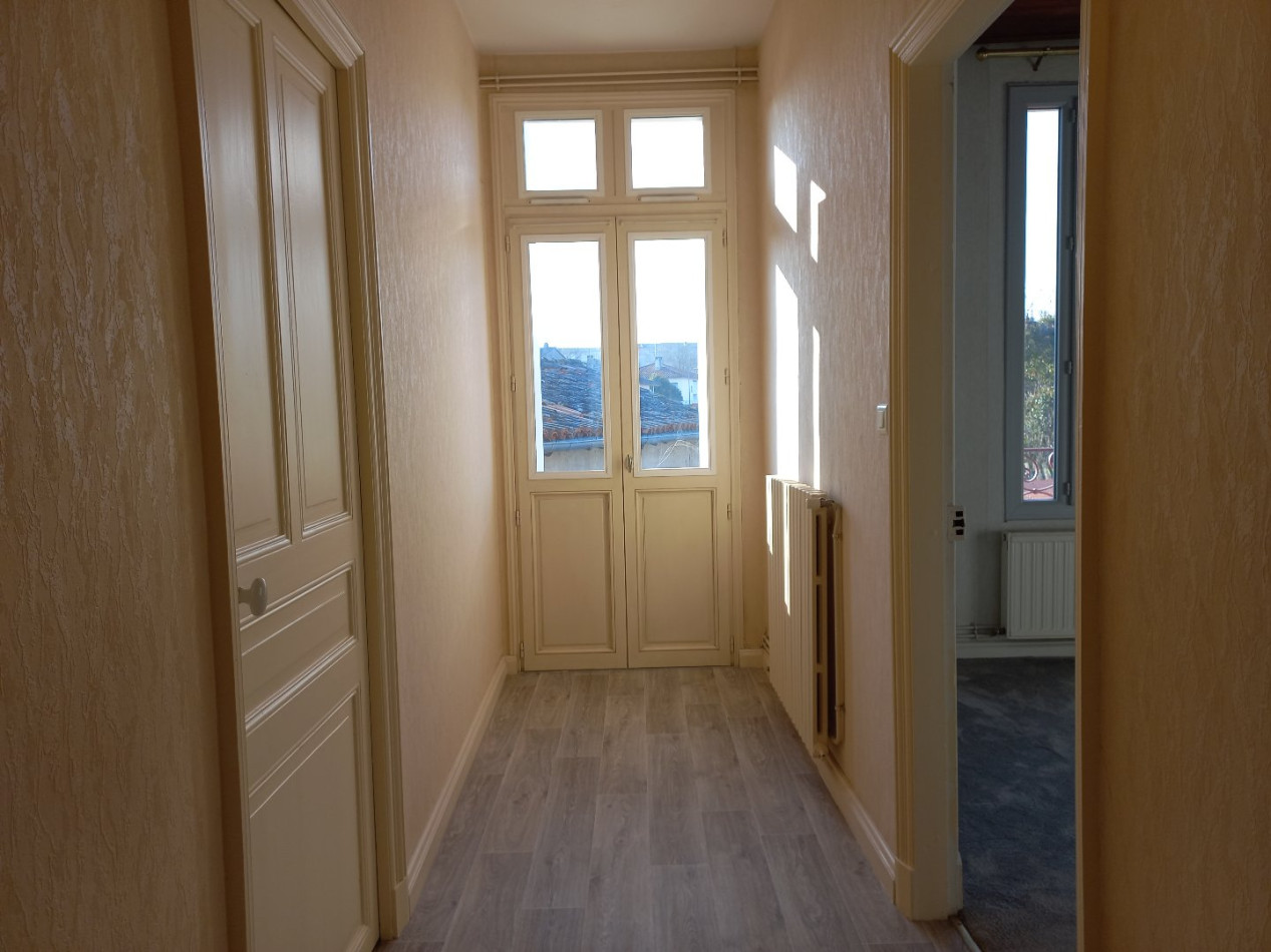 à louer Appartement L'isle-jourdain - Photo 4