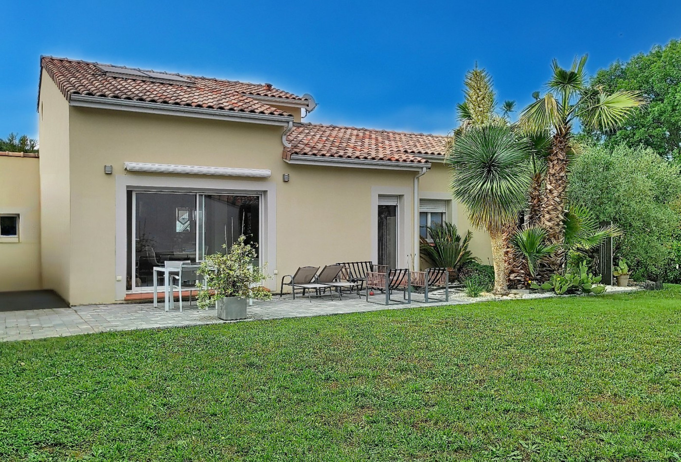 vente Maison L'isle-jourdain - Photo 1