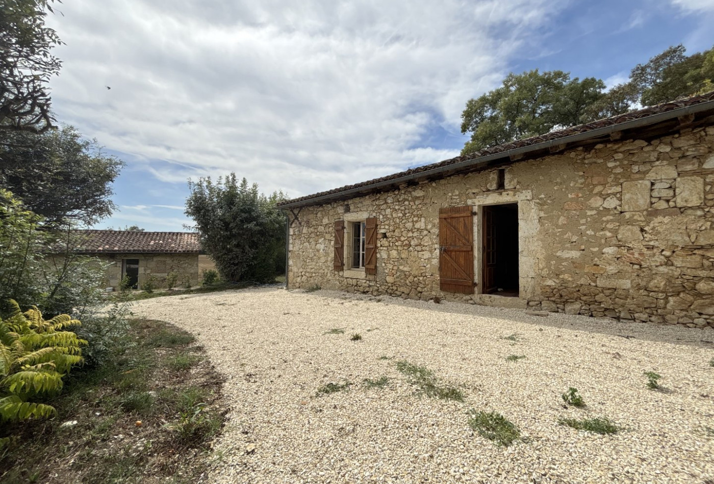 location Maison Sarrant - Photo 2