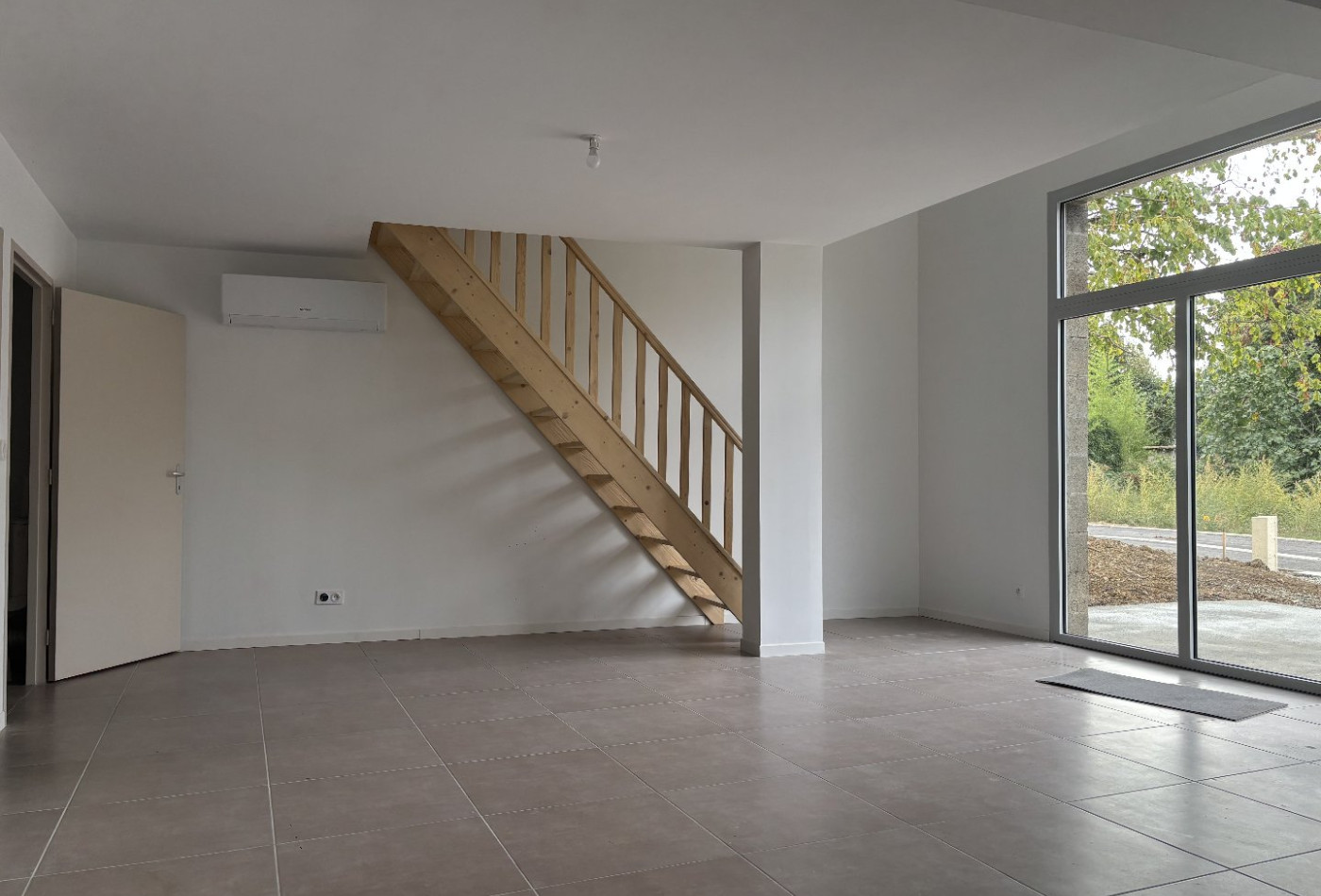 location Maison L'isle-jourdain - Photo 2