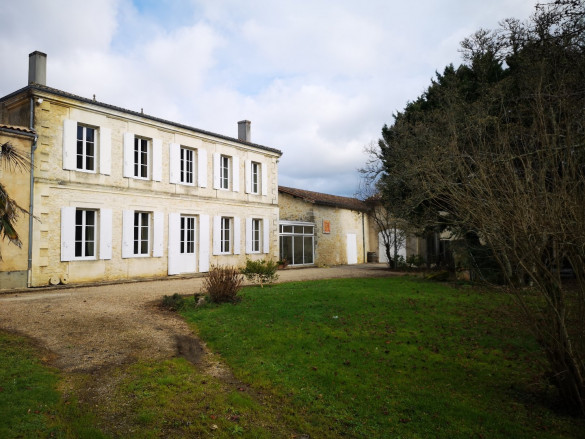 à vendre Maison de caractère Villegouge