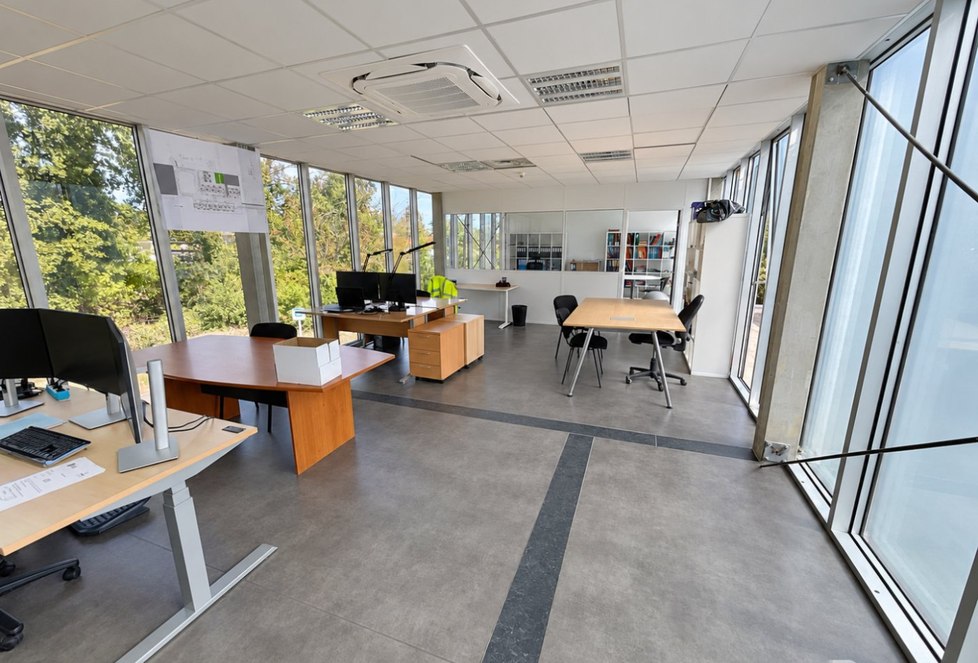 vente Entrepots et bureaux Le Haillan - Photo 2