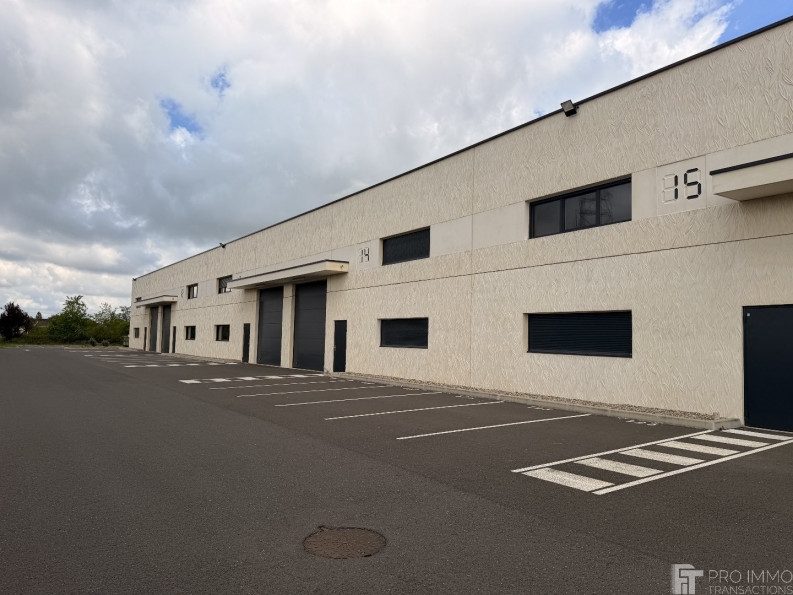 location Ateliers et bureaux Izon - Photo 1