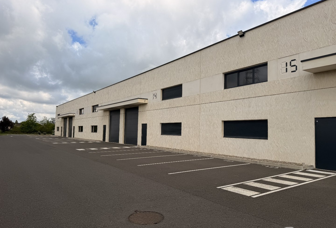 location Ateliers et bureaux Izon - Photo 1