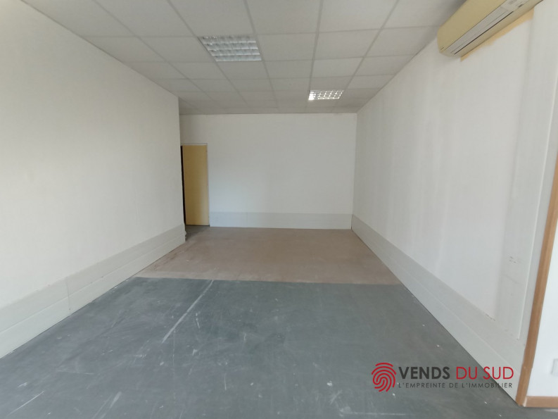 location Entrepots et bureaux Beziers - Photo 1