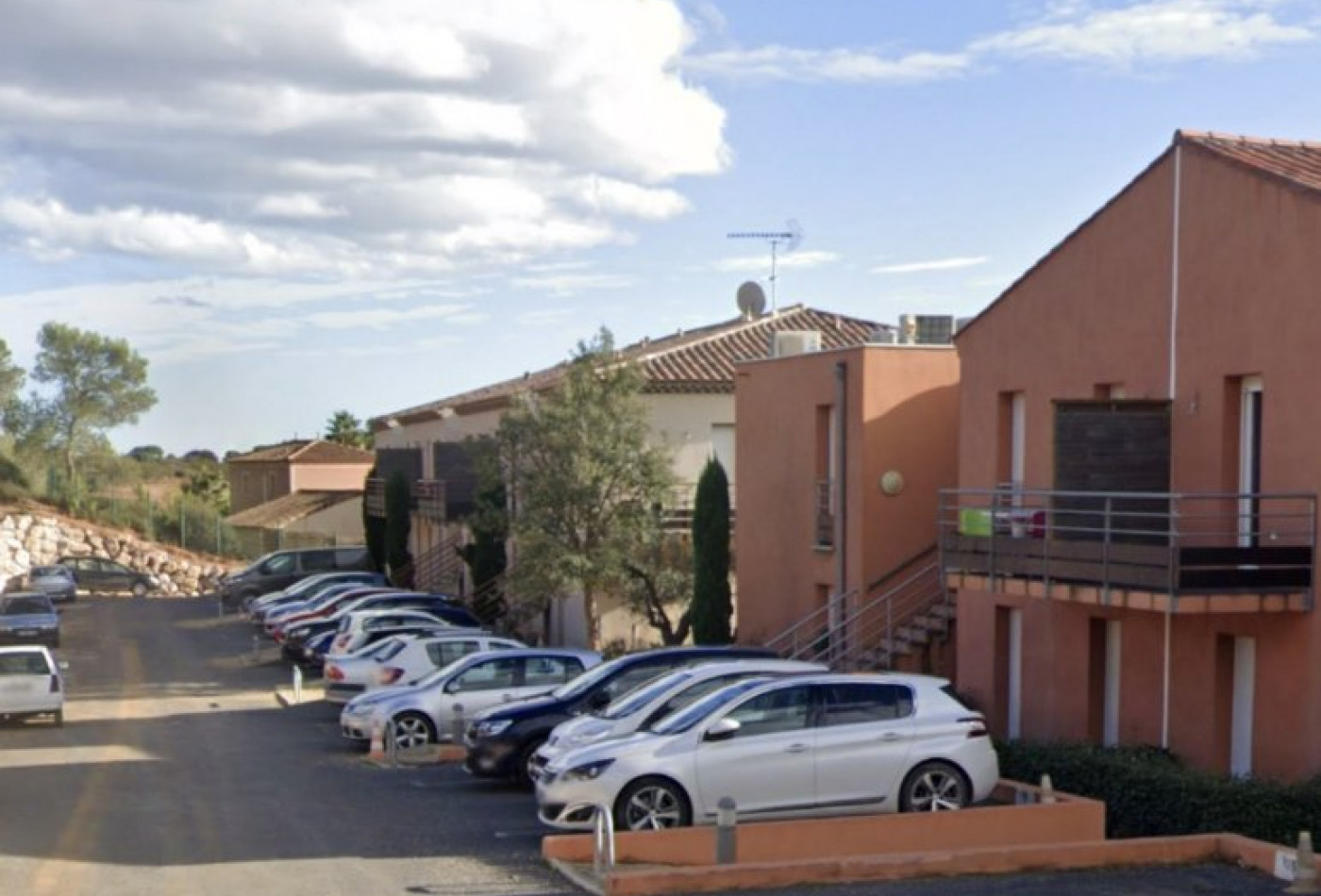 location Parking extérieur Beziers - Photo 1