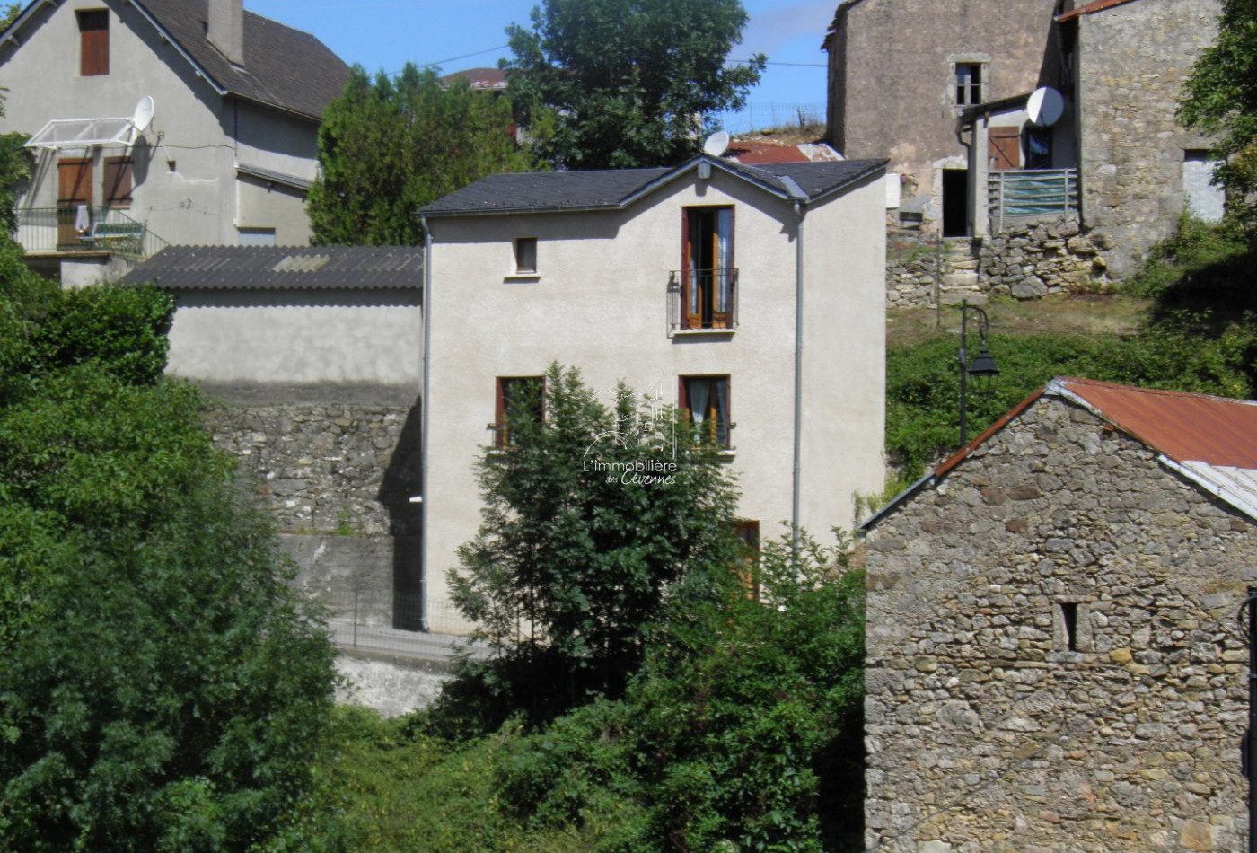 sale Maison de village Lanuejols