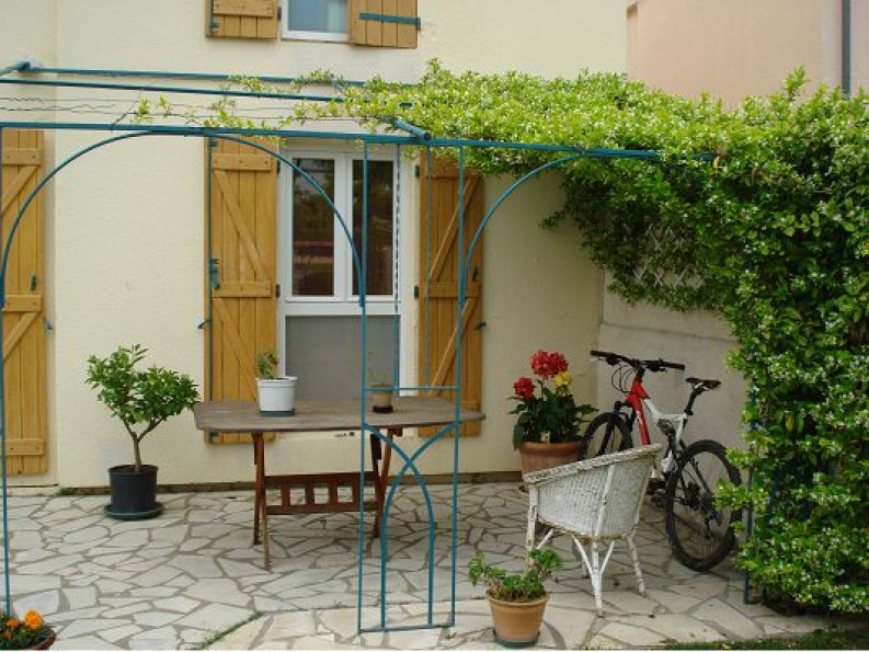 sale Villa Montady - Photo 1