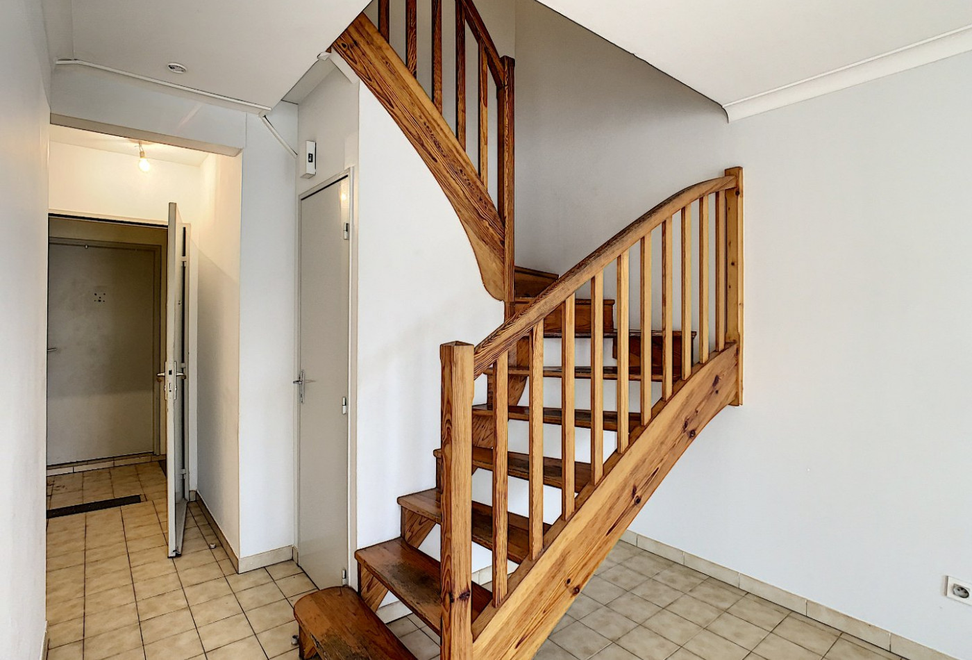 location Duplex Herepian - Photo 8