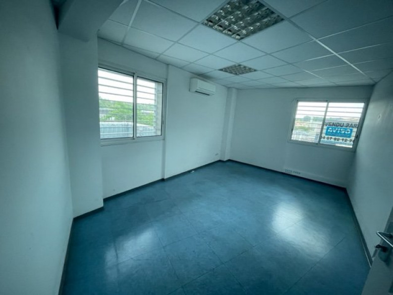 location Bureau Saint Gely Du Fesc - Photo 1