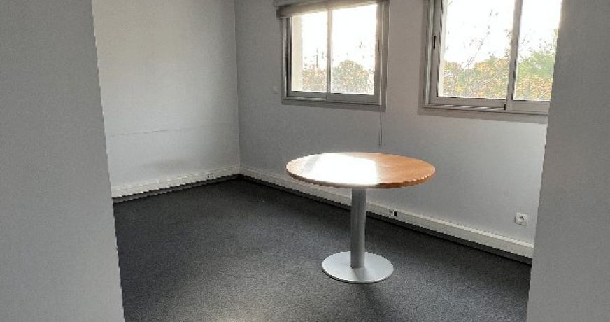 location Bureau Saint Clement De Riviere