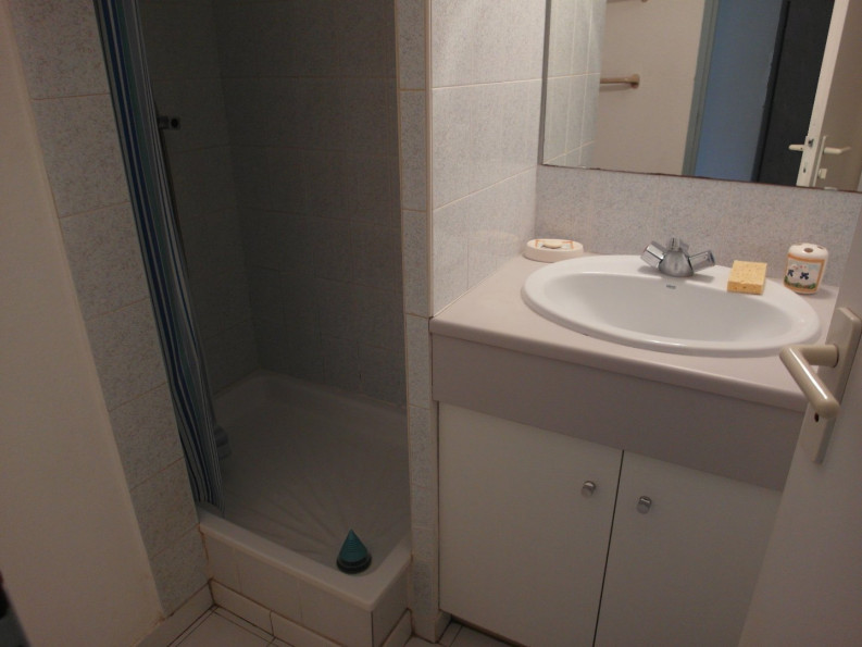 en location saisonnière Appartement en rez de jardin Le Cap D'agde - Photo 4