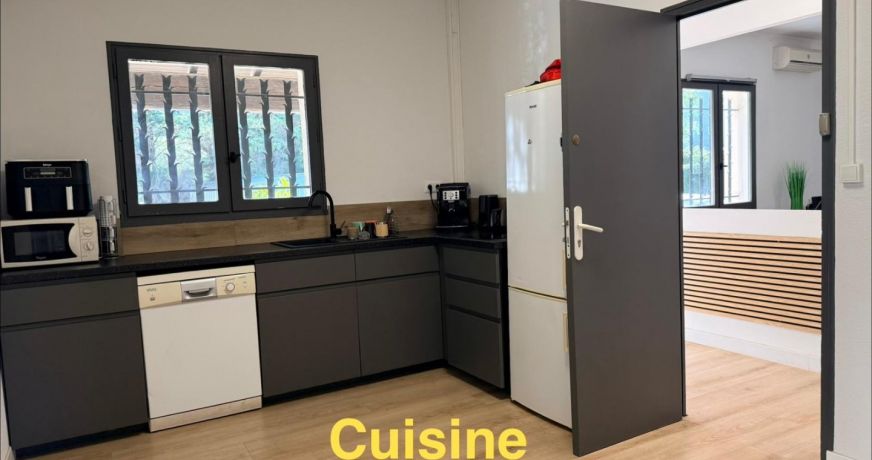 location Local commercial Lunel