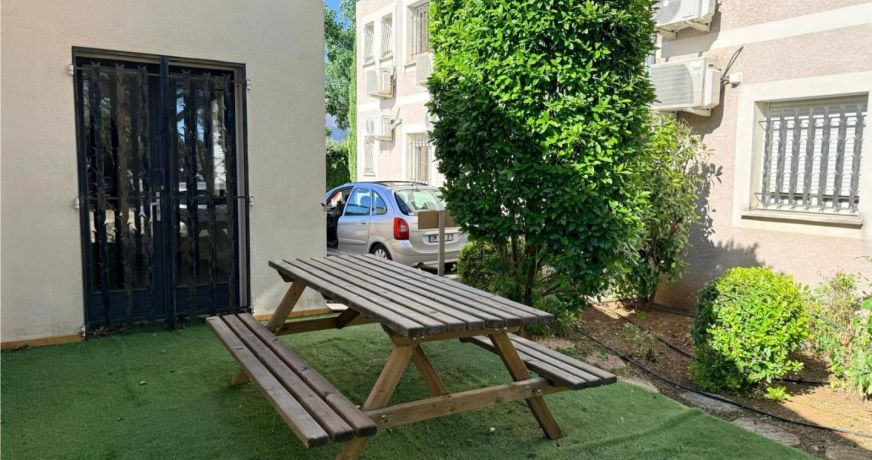 location Local commercial Lunel