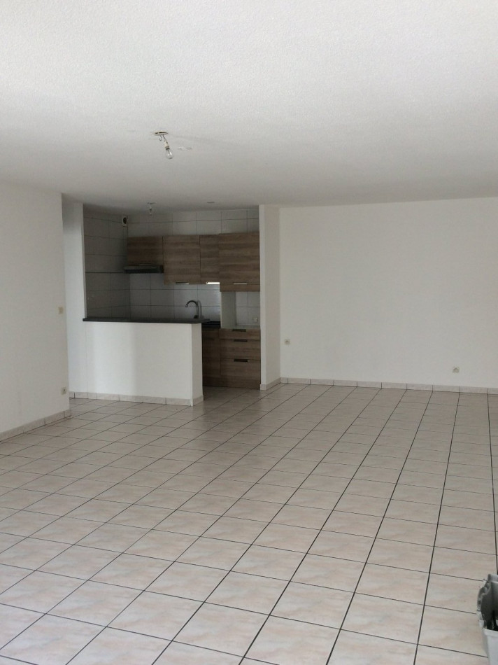 location Appartement Bessan - Photo 1
