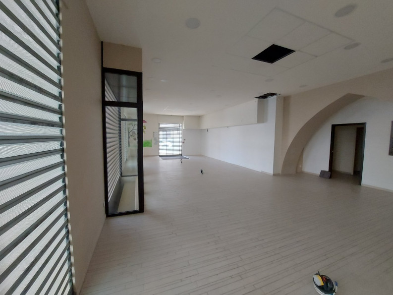 location Local commercial Montagnac - Photo 2