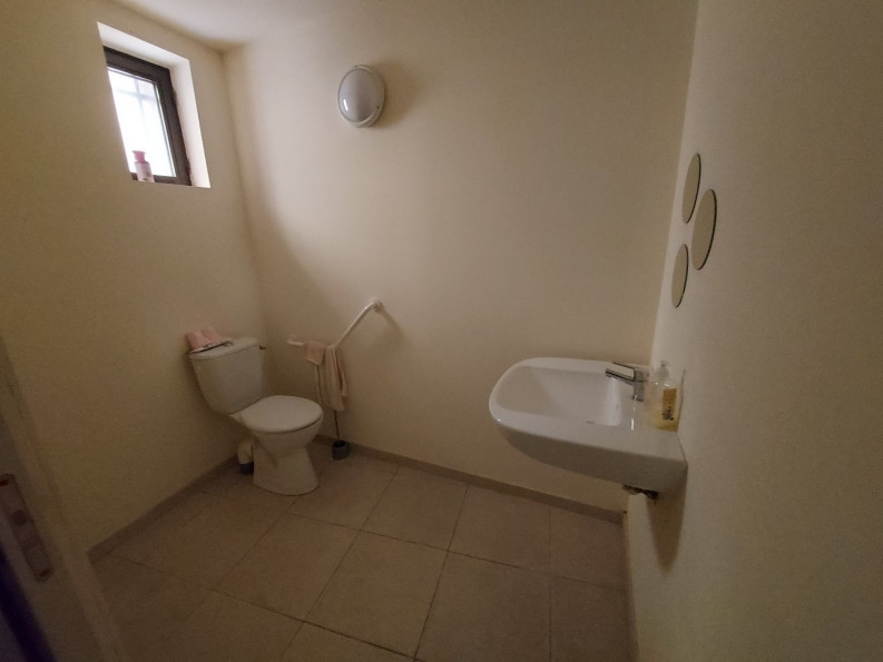 location Local commercial Montagnac - Photo 8