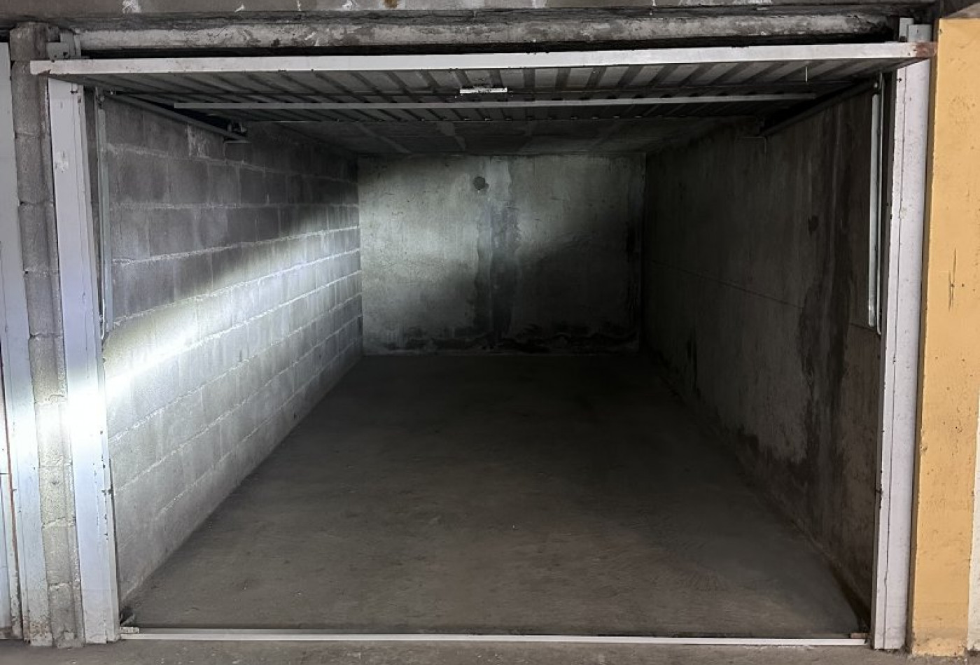 letting Garage Carnon - Photo 2