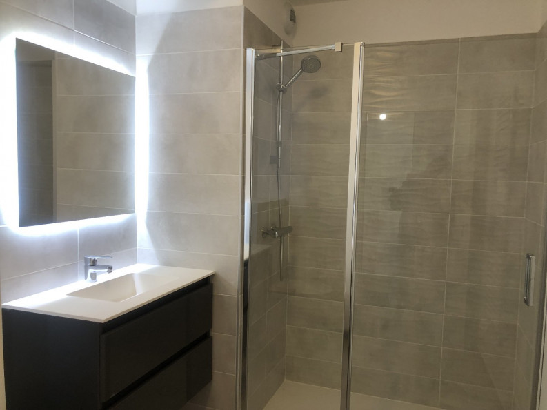 location Appartement en rez de jardin Sauvian - Photo 9