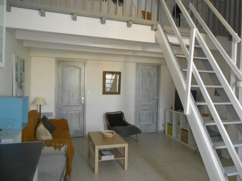 location Appartement mezzanine Sete - Photo 1