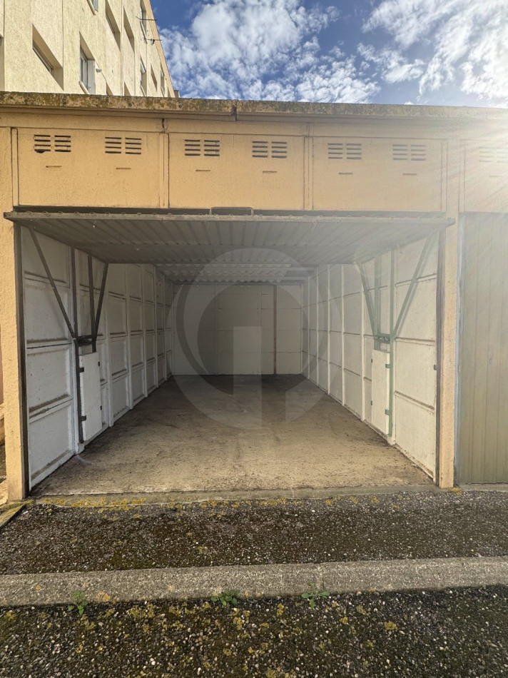 vente Garage Sete - Photo 1