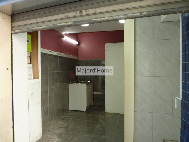 à louer Local commercial Nimes - Photo 1