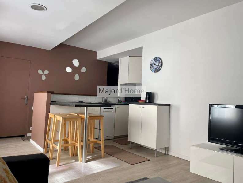à louer Appartement ancien Nimes - Photo 3