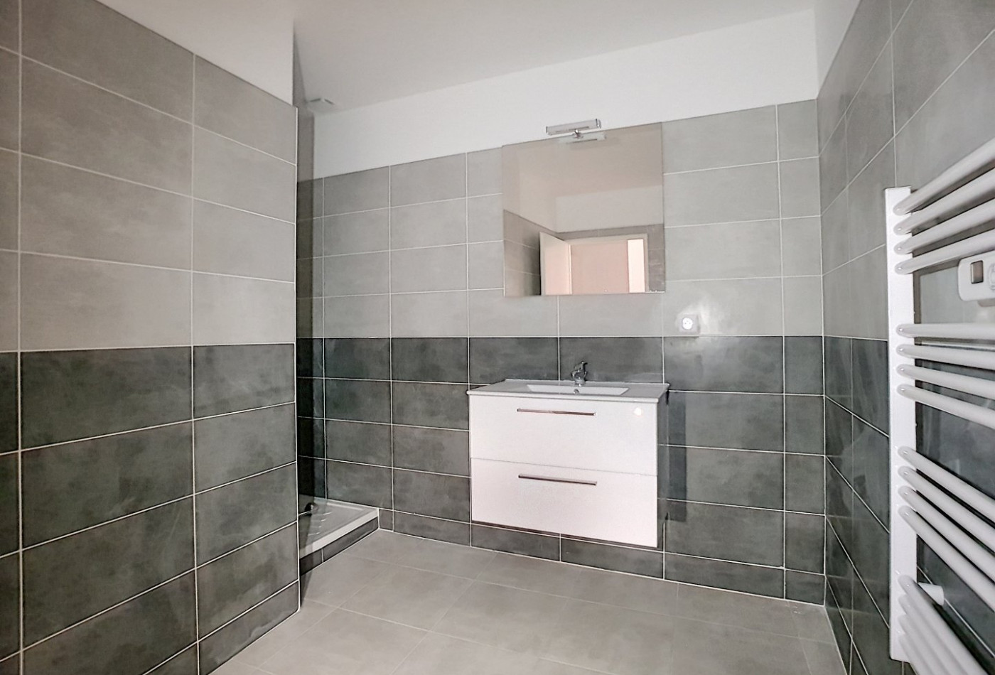 location Appartement rénové Beziers - Photo 2