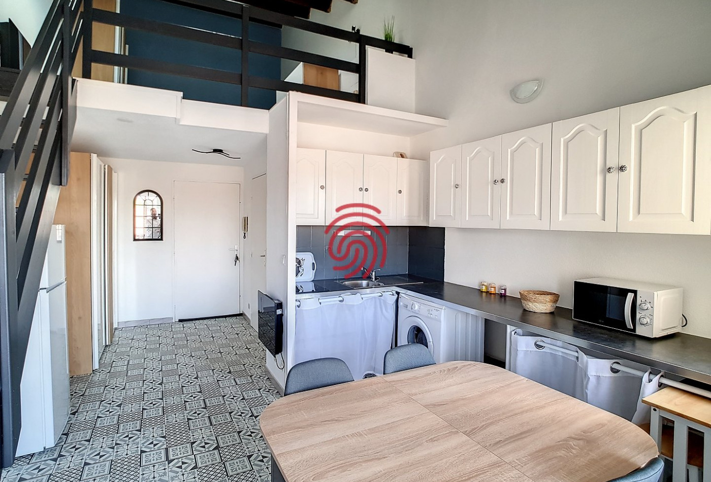 location Studio cabine mezzanine Serignan - Photo 1