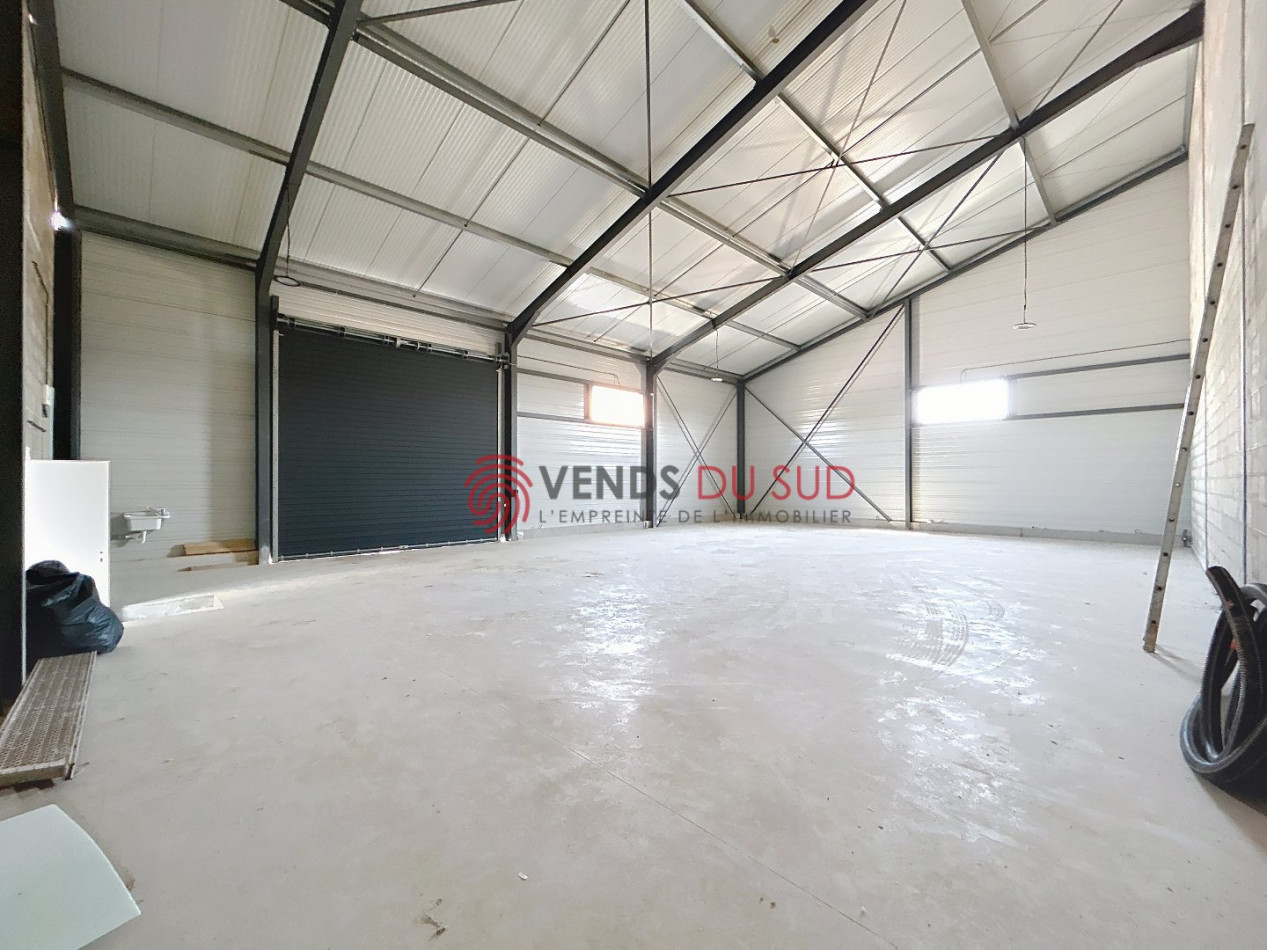 location Entrepots et bureaux Villeneuve Les Beziers - Photo 3