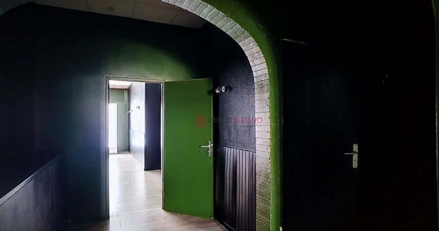 location Local commercial Meze