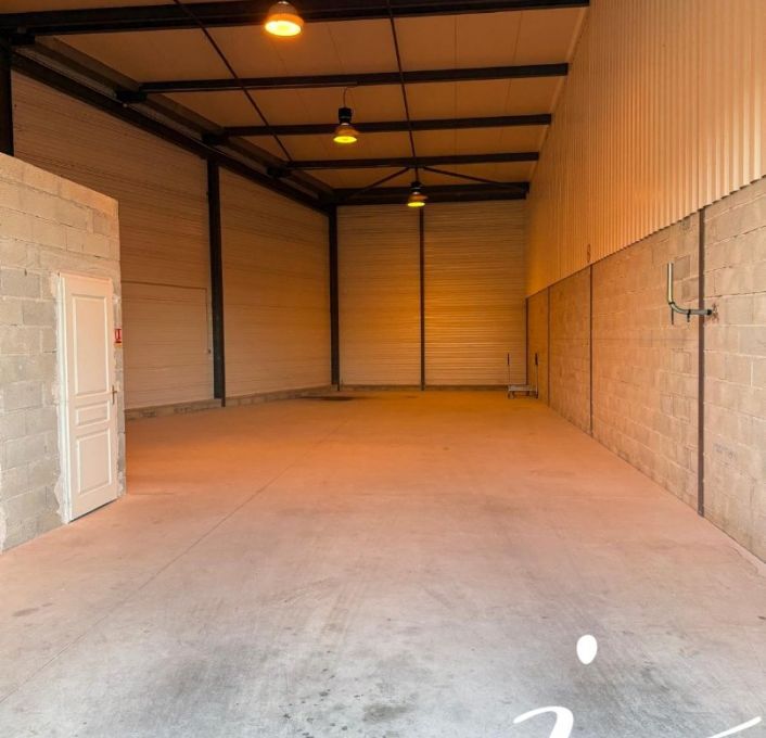 à louer Entrepots et bureaux Gallargues Le Montueux