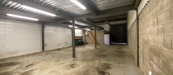 location Entrepots et bureaux Gallargues Le Montueux