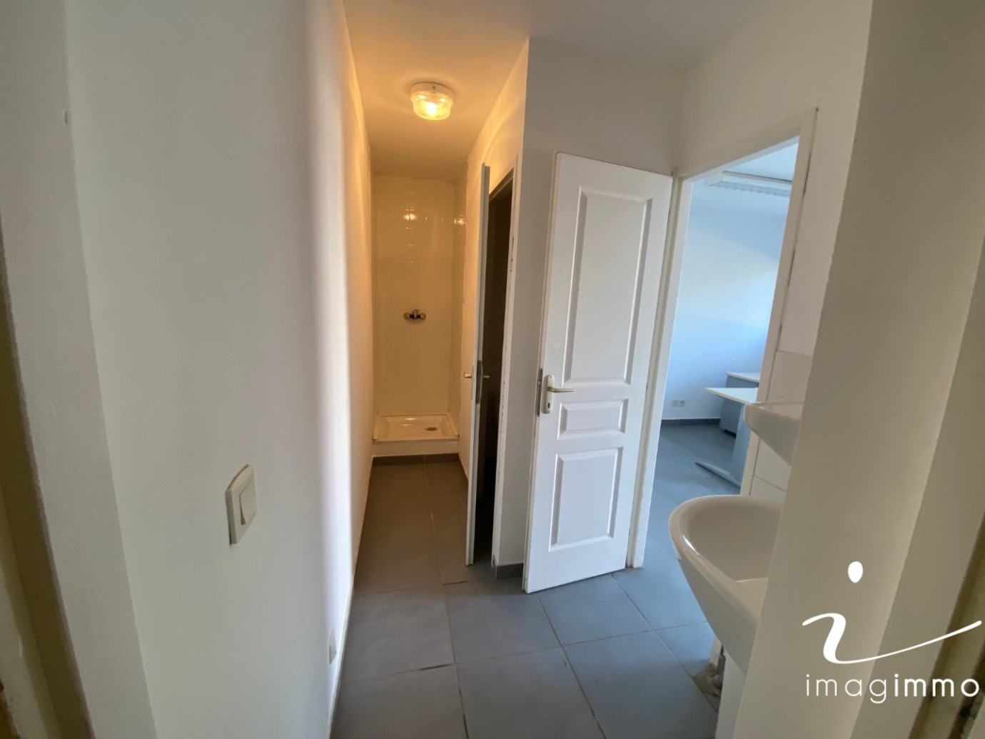 à louer Entrepots et bureaux Gallargues Le Montueux - Photo 5