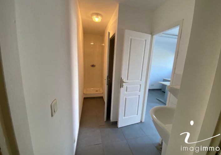 à louer Entrepots et bureaux Gallargues Le Montueux