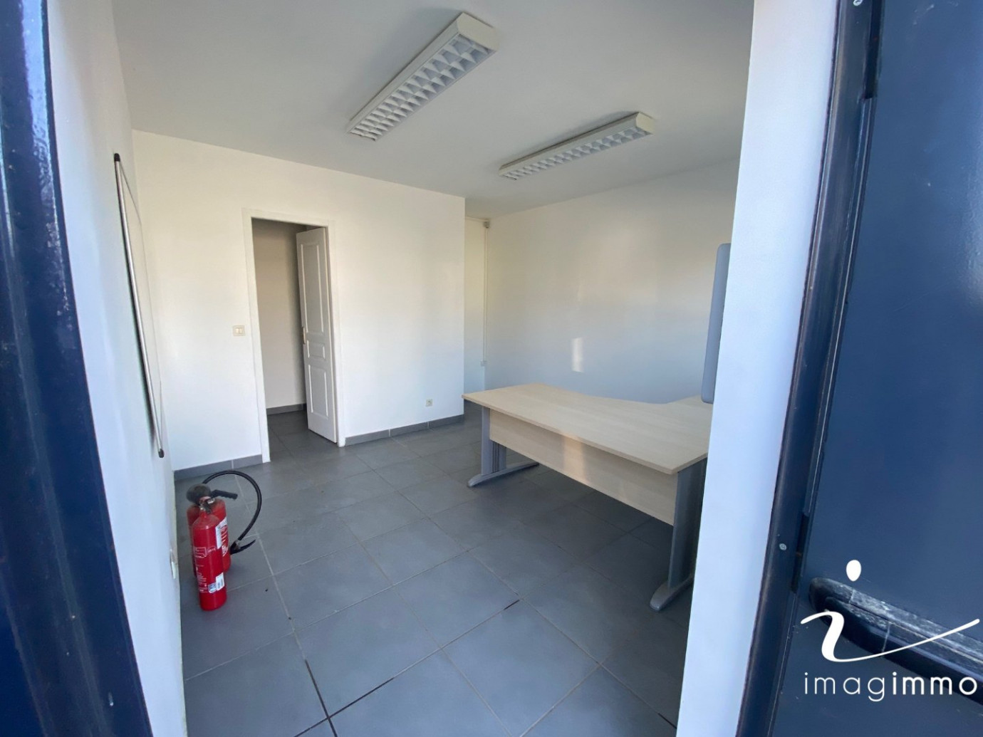 à louer Entrepots et bureaux Gallargues Le Montueux - Photo 6